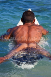 islandstuds-nude-surfer-ramil-ripped-muscular-beach-body-strips-naked-surfboard-straight-young-man-bush-dick-hair-006-tube-download-torrent-gallery-photo