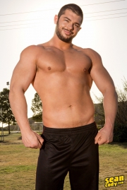 seancody-nude-muscle-hunk-sean-cody-arnie-strips-kit-wanks-big-all-american-dick-huge-muscles-bodybuilding-weightlifter-004-gay-porn-sex-gallery-pics-video-photo