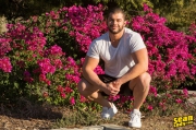 seancody-nude-muscle-hunk-sean-cody-arnie-strips-kit-wanks-big-all-american-dick-huge-muscles-bodybuilding-weightlifter-014-gay-porn-sex-gallery-pics-video-photo